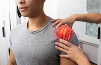 The Benefits of Physiotherapy for Shoulder Pain Relief